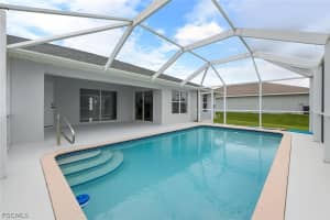 1718 Ne 40th Ln, Cape Coral