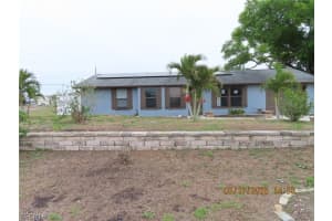 2713 Ne 1st Pl, Cape Coral