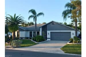 6645 Wakefield Dr, Fort Myers