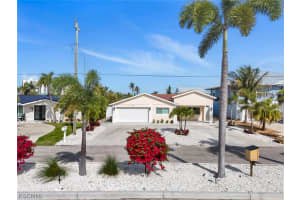 107 Albatross St, Fort Myers Beach