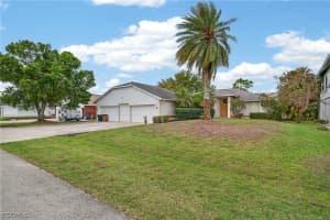 6890 Circle Dr, Fort Myers
