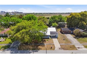 210 E Sugarland Cir, Clewiston