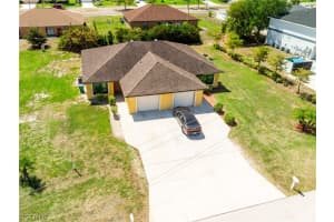 902 Sw 39th Ter, Cape Coral