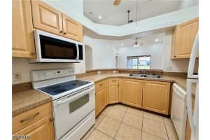 527 Ne 24th Pl, Cape Coral