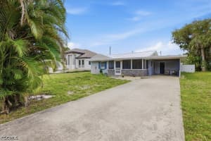 102 Crescent Lake Dr, North Fort Myers