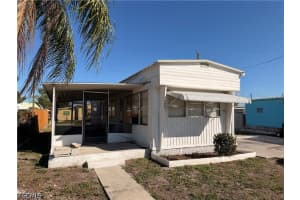 121 Coachlight Ln, North Fort Myers