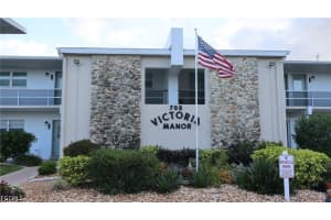 708 Victoria Dr 105, Cape Coral