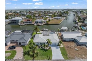 9 Fairview Blvd, Fort Myers Beach