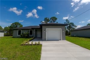 1127 Deauville St E, Lehigh Acres