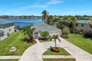 1726 Emerald Cove Cir, Cape Coral