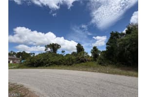 685/687 Chestnut St E, Lehigh Acres