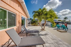 2589 Bayshore Dr, Matlacha