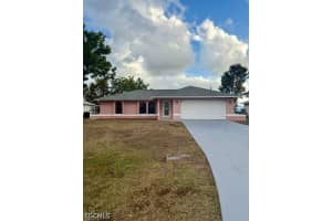 930 Sw 34th St, Cape Coral