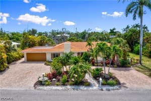 9421 Moonlight Dr, Sanibel