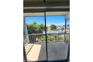 4906 Victoria Dr 404, Cape Coral