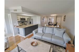 5830 Trailwinds Dr 814, Fort Myers