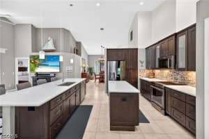 9514 Mariners Cove Ln, Fort Myers
