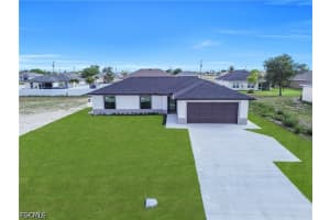 526 Kismet Pkwy W, Cape Coral