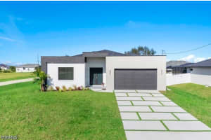 3927 Nw 38th St, Cape Coral