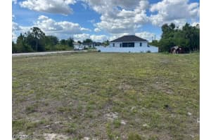 2918 10th St W, Lehigh Acres