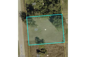 705/707 Gilbert Ave S, Lehigh Acres