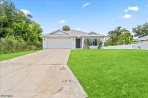 1426 Ne 34th St, Cape Coral