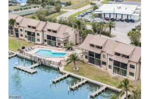898 Buttonwood Dr 105, Fort Myers Beach