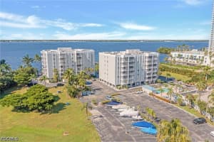 2875 Palm Beach Blvd 205, Fort Myers
