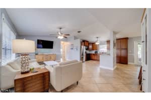 914 Se 28th Ter, Cape Coral
