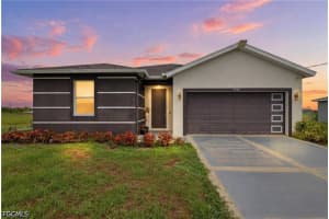 9049 Green Cir, Labelle 9049 Green Cir, Labelle