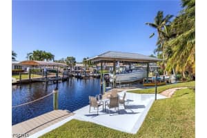 392 Snow Dr, Fort Myers