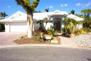 589 Roma Ct, NAPLES