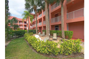 519 Roma Ct 3205, NAPLES