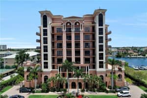 10620 Gulf Shore Dr 802, NAPLES