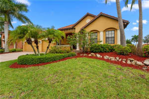 8951 Tropical Ct, FORT MYERS