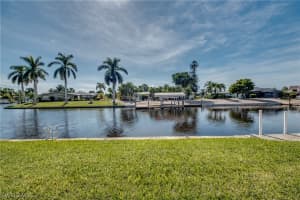 828 Victoria Dr C11, CAPE CORAL