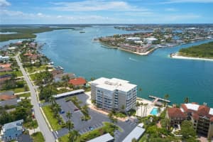 60 Pelican St W 304, NAPLES