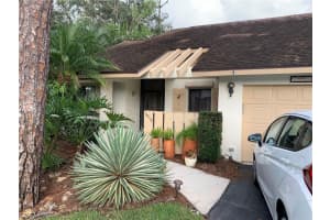 6050 Huntington Woods Dr, NAPLES