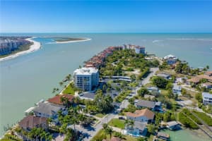 60 Pelican St 201, NAPLES