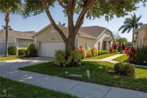 5633 Greenwood Cir 99, NAPLES