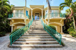 1304 Seaspray Ln, SANIBEL