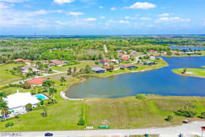 18013 Sandtrap Dr, Naples