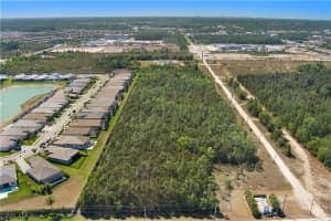 3810 Hacienda Lakes Pkwy, Naples