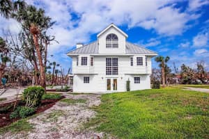 235 Palm Lake Dr, Sanibel