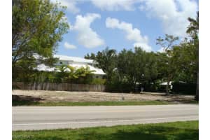 695 Broad Ave S, Naples