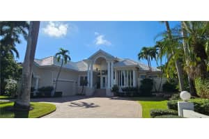 300 Mooring Line Dr, Naples