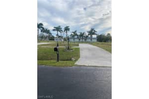 127 Raintree Ln, Fort Myers