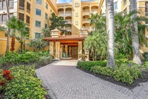 2728 Tiburon Blvd E 302, Naples