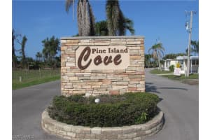 7187 Drum Dr, St James City