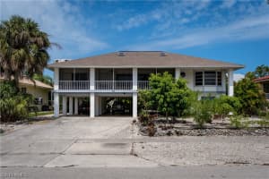 832 Swan Dr, Marco Island